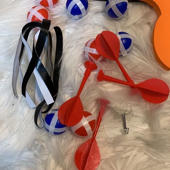 Children’s darts game. Foldable for storage - Picture 5 of 6